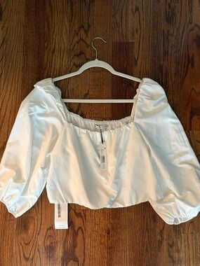 Alice + Olivia White Crop Top READ DESCRIPTION - small blue lines on back